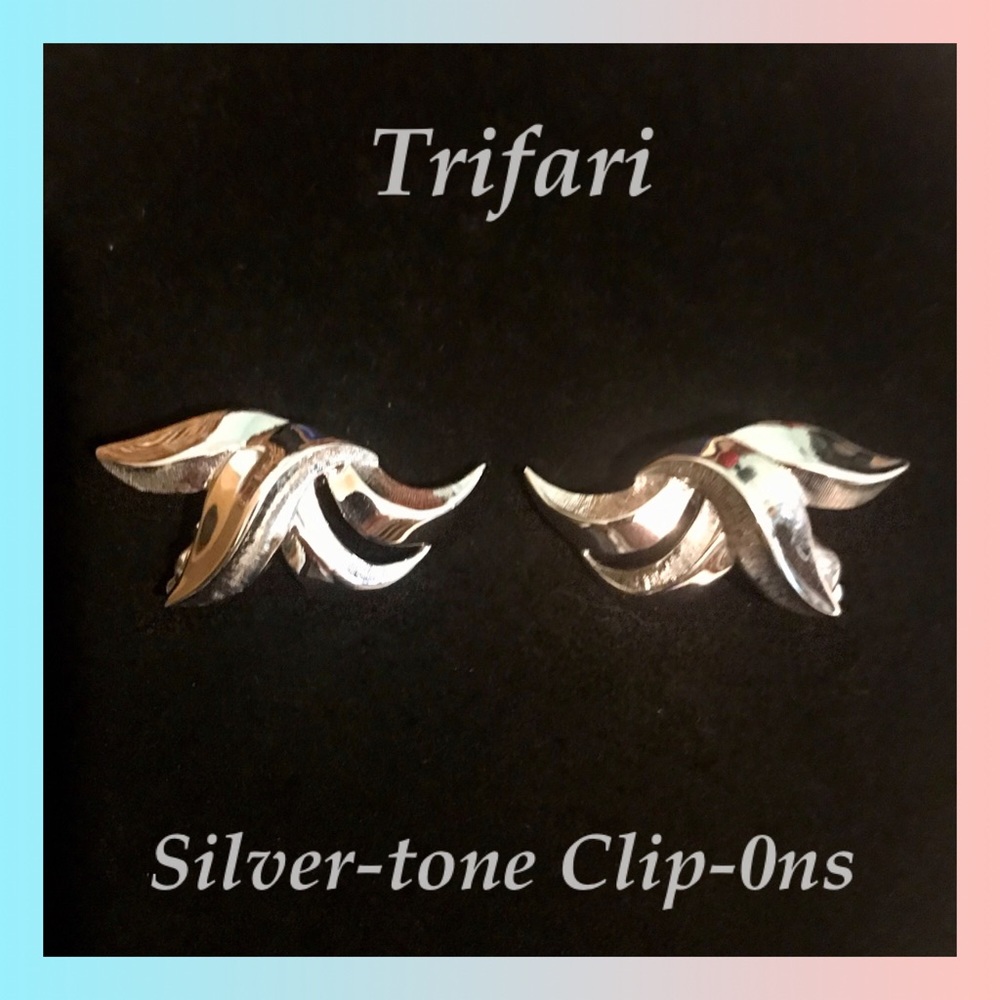 Trifari Silver-tone Clip On Earrings